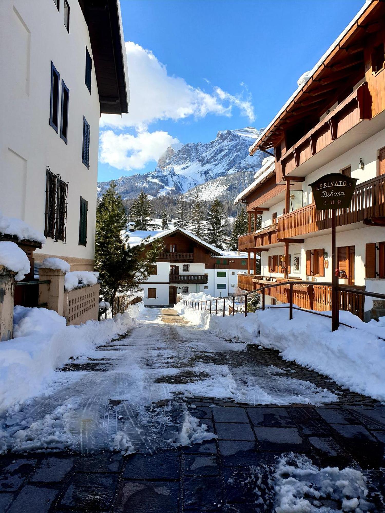 Luminoso Ed Accogliente, Centralissimo Appartamento Indipendente กอร์ตินาดัมเปซโซ ภายนอก รูปภาพ