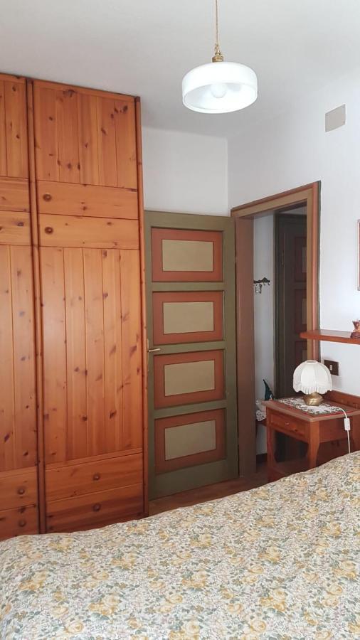 Luminoso Ed Accogliente, Centralissimo Appartamento Indipendente กอร์ตินาดัมเปซโซ ภายนอก รูปภาพ